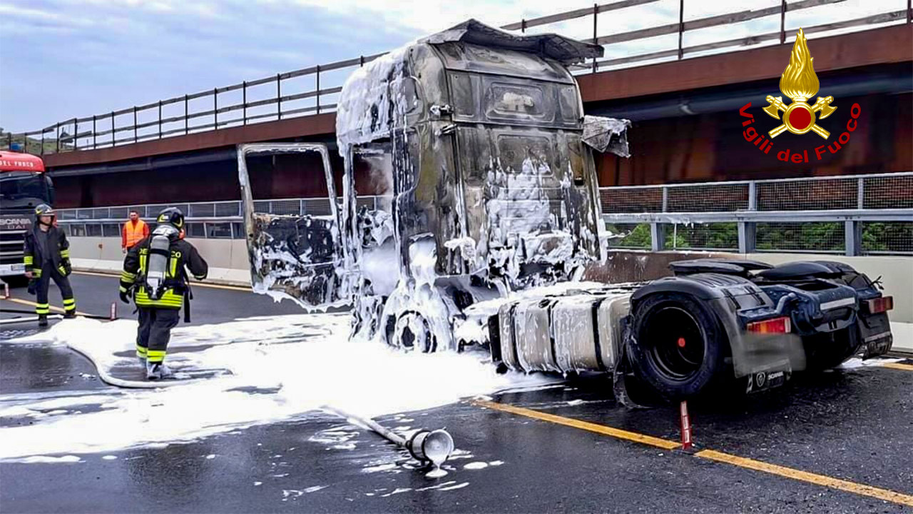 Incendio Camion Autostrada