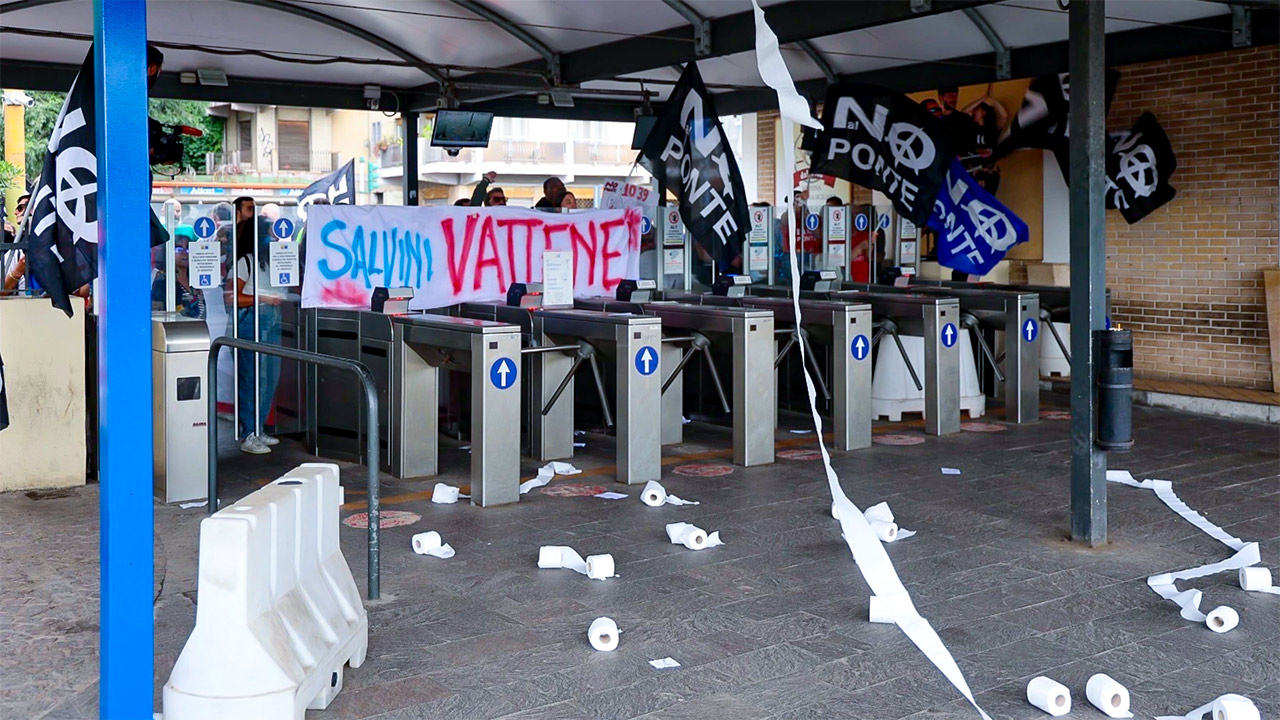 Protesta No Ponte Salvini Schifani